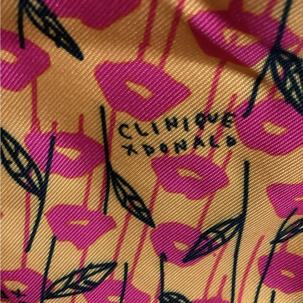 Donald Robertson x Clinique Lip Print Cosmetic Bag + Scrunchie – Yellow Lining